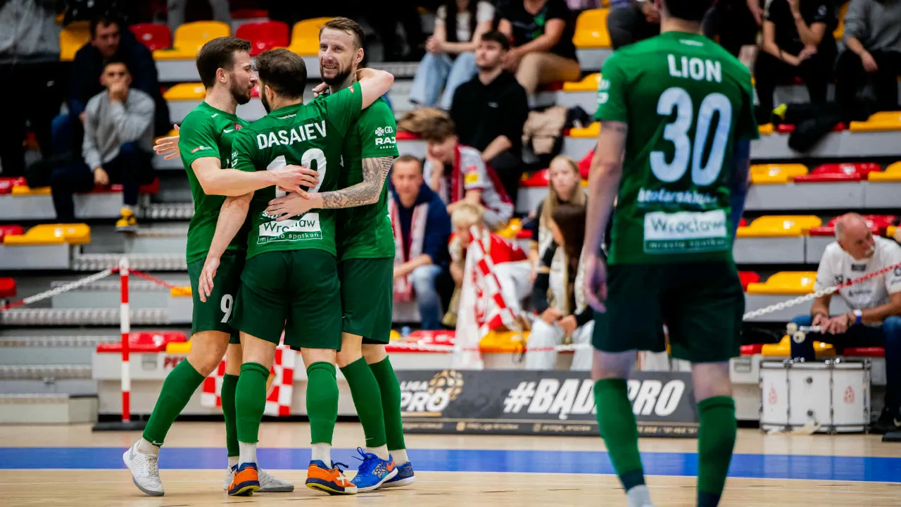 HISTORYCZNE, ARCYWAŻNE, WYWALCZONE PIERWSZE ZWYCIĘSTWO W FOGO FUTSAL EKSTRAKLASIE!
