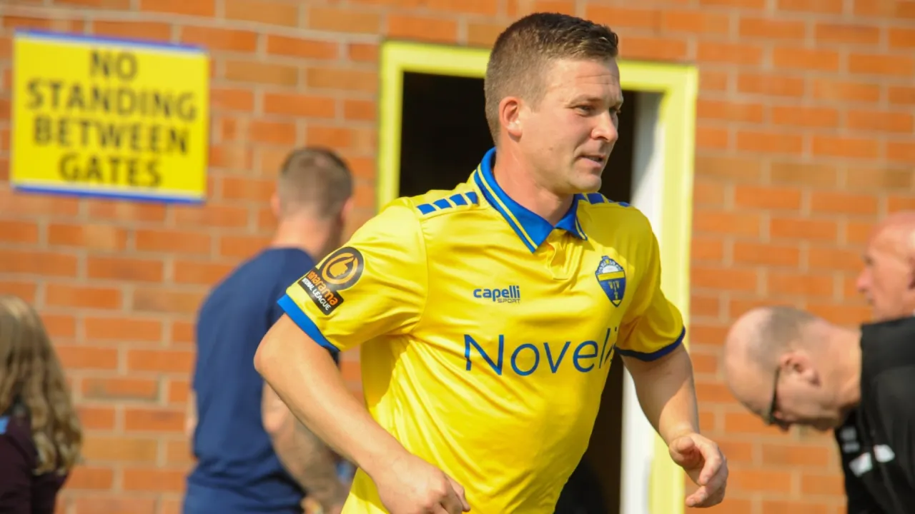 Jay Harris signs new deal