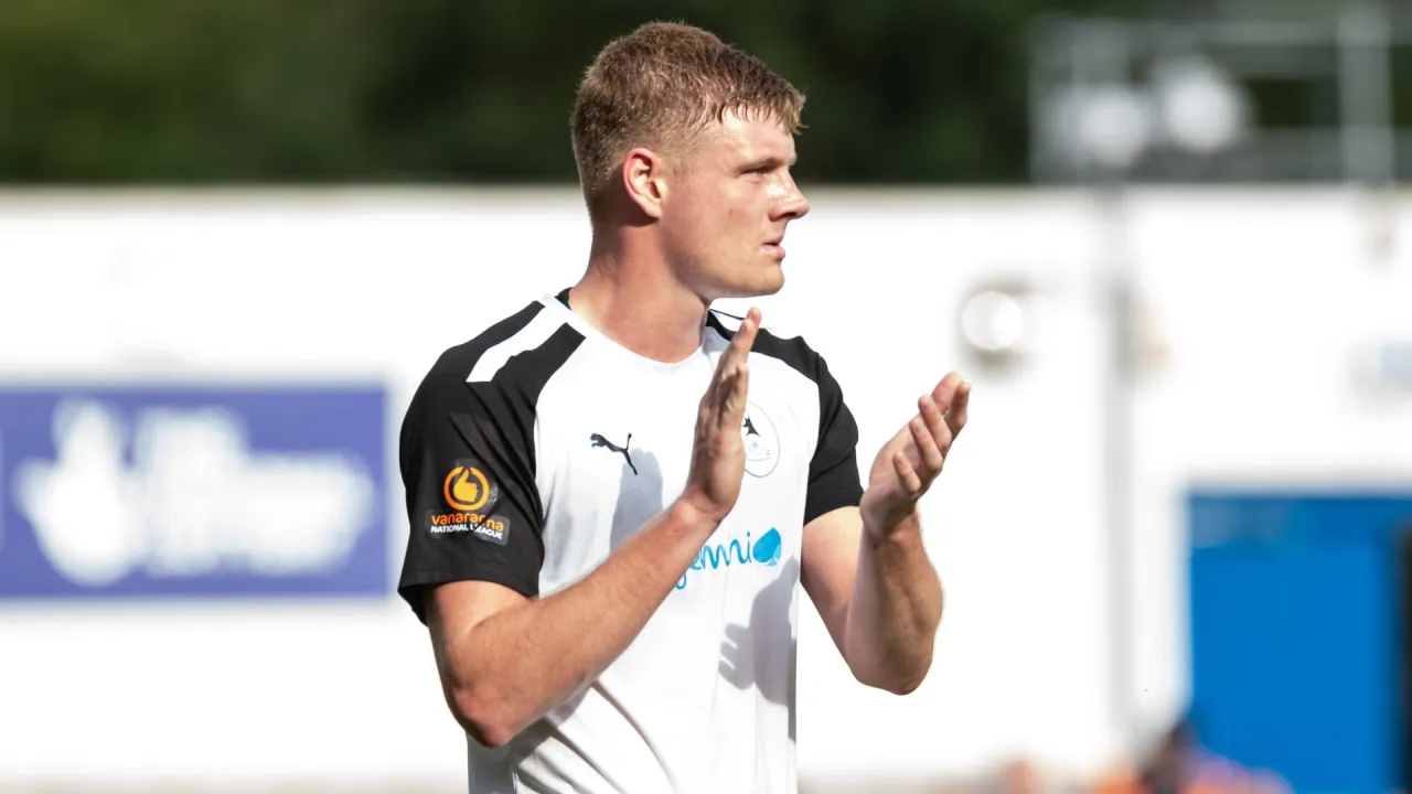 Defender Harry Flowers joins club