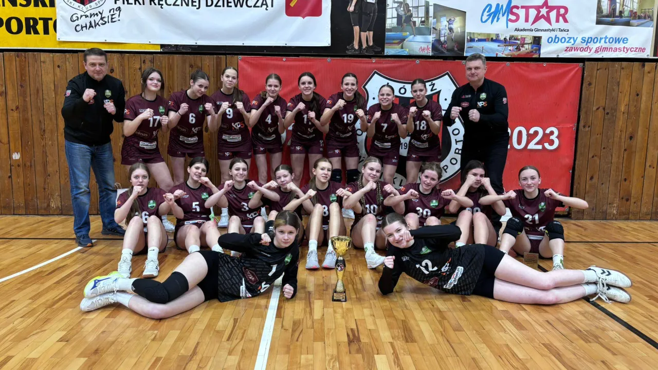 Młode Wilki z kompletem zwycięstw i awansem do najlepszej ''16" w Polsce!!