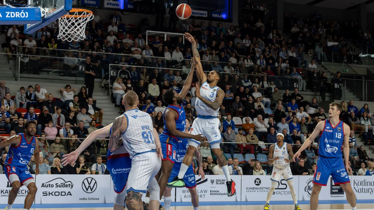 Przegrywamy na własnej hali!