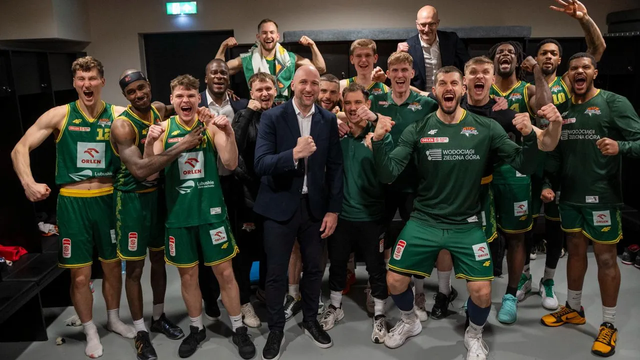 TWIERDZA OSTRÓW ZDOBYTA! [POMECZOWY]