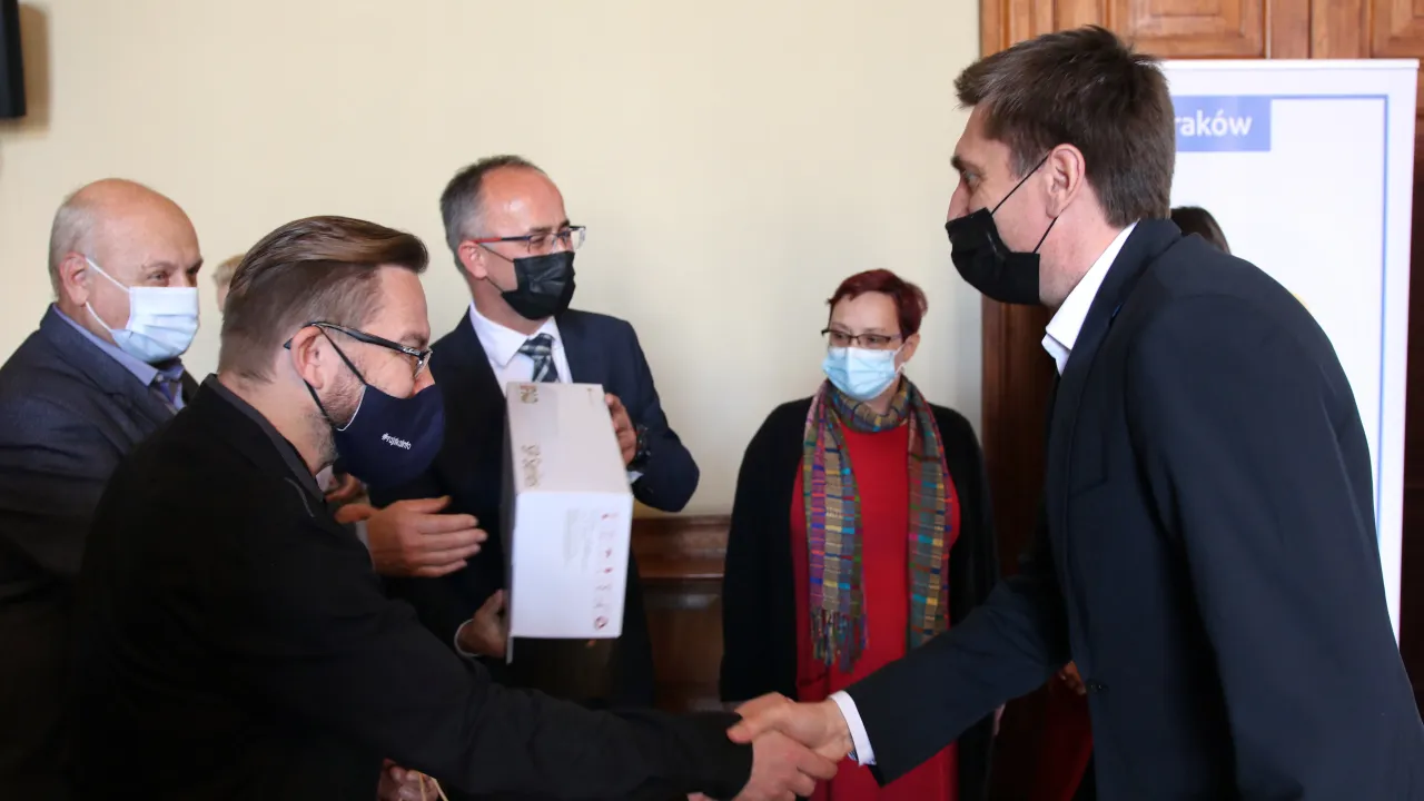 Uroczyste przekazanie defibrylatorów zewnętrznych AED