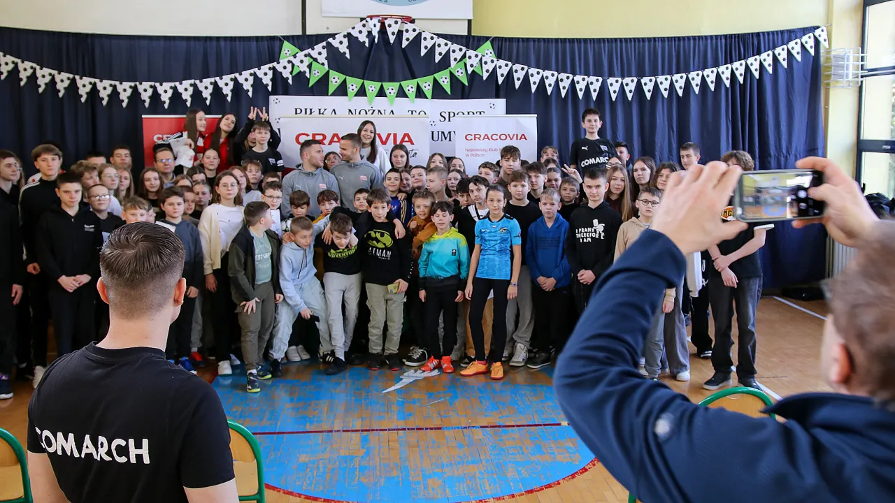 Pasiasta Wizyta w Szkole Podstawowej nr 2 w Proszowicach im. 6 Brygady Powietrznodesantowej gen. bryg. S. Sosabowskiego