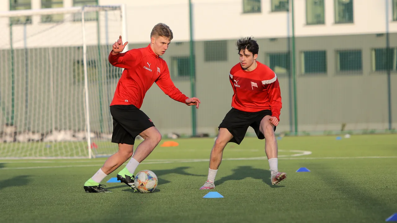 Centralna Liga Juniorów U-18: Escola Varsovia Warszawa - Cracovia, godz. 12:00