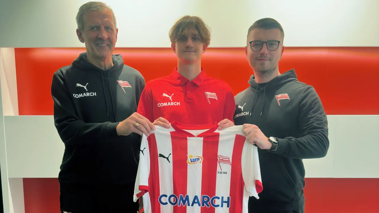 Bartosz Zgłobik z profesjonalnym kontraktem!