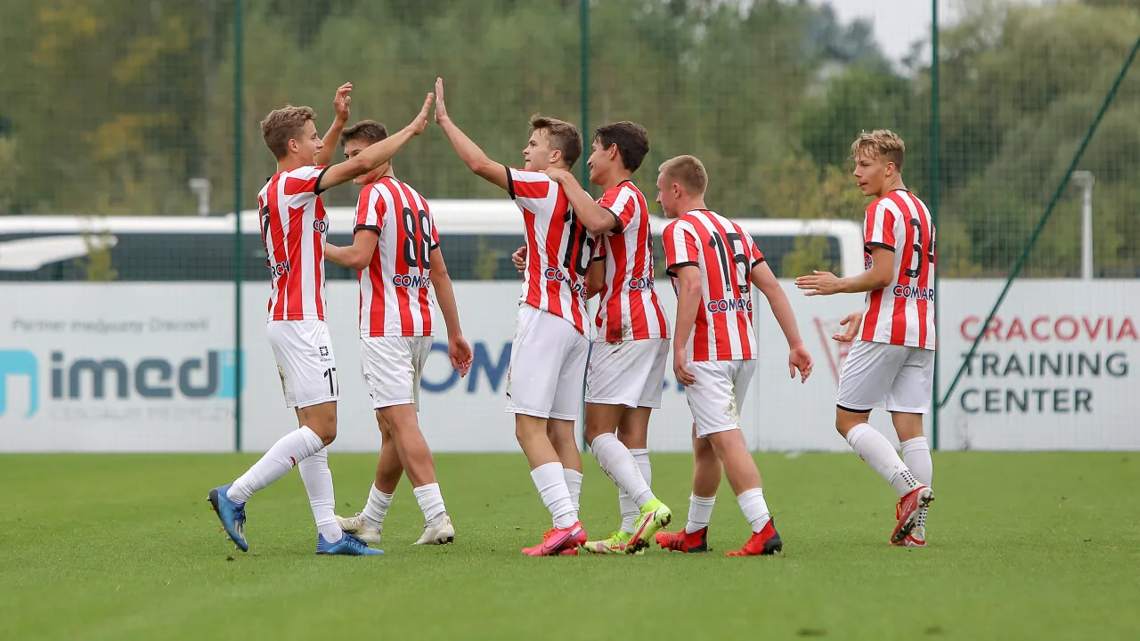 CENTRALNA LIGA JUNIORÓW U-18: CRACOVIA - POGOŃ SZCZECIN, SOBOTA, GODZ. 12:15