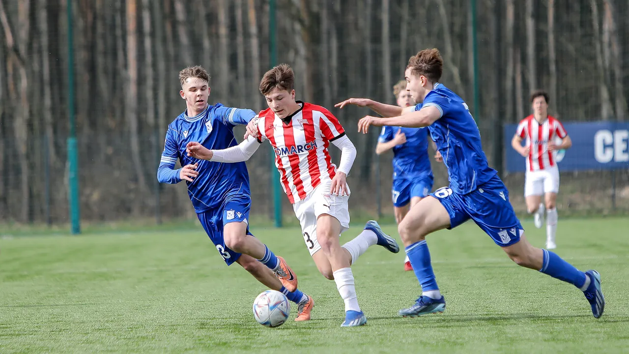 U-19: Podział punktów z liderem