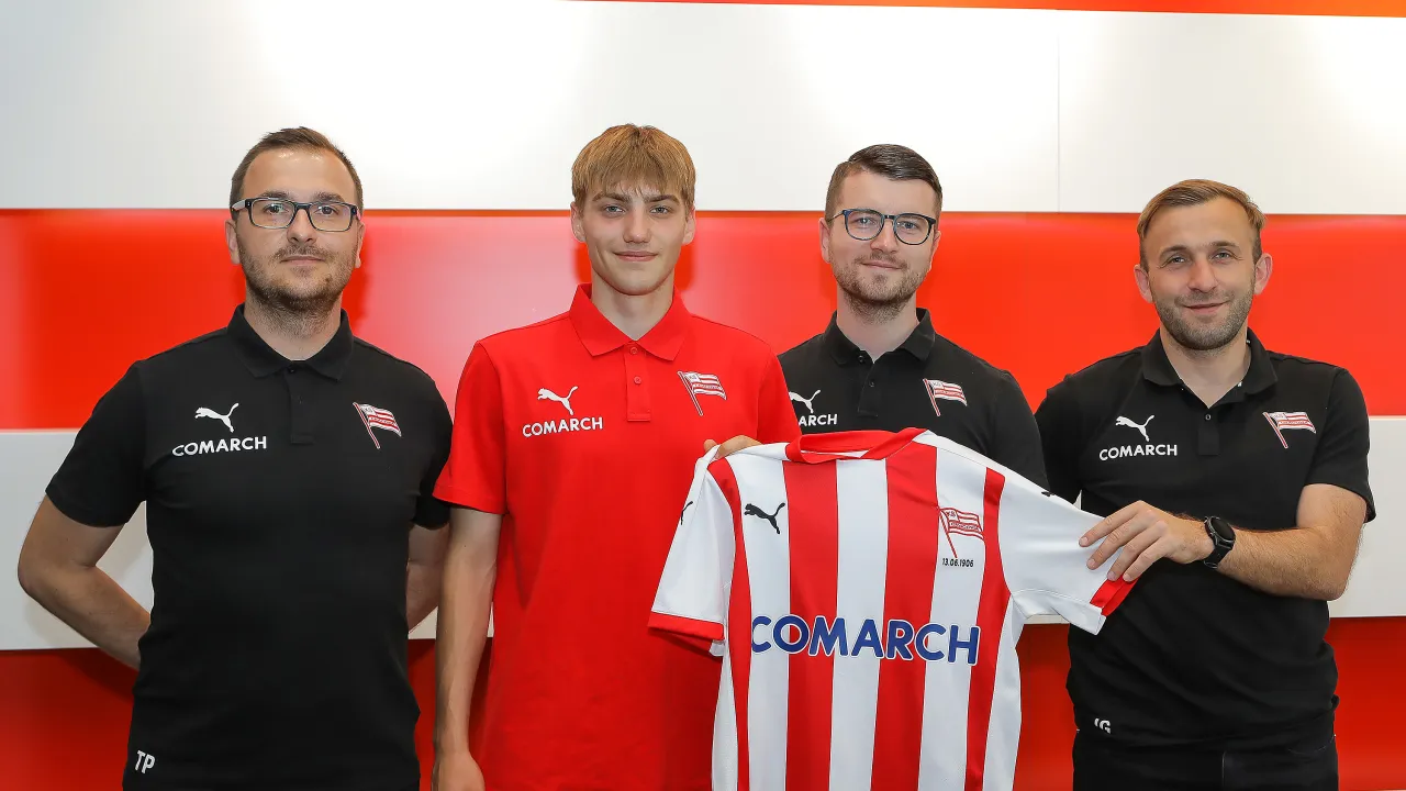 Maksymilian Czerwiński z profesjonalnym kontraktem!