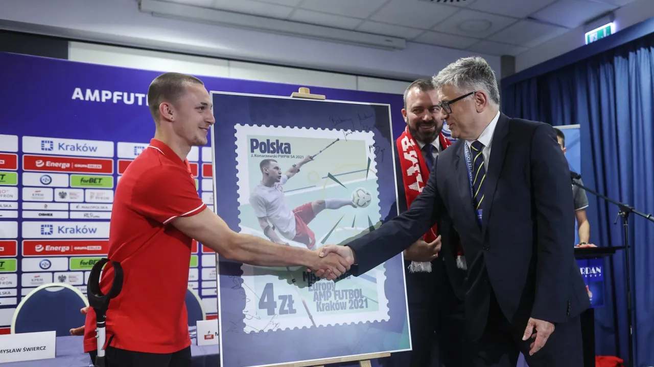 Okolicznościowy znaczek i konferencja prasowa przed startem AMP Futbol Euro 2021