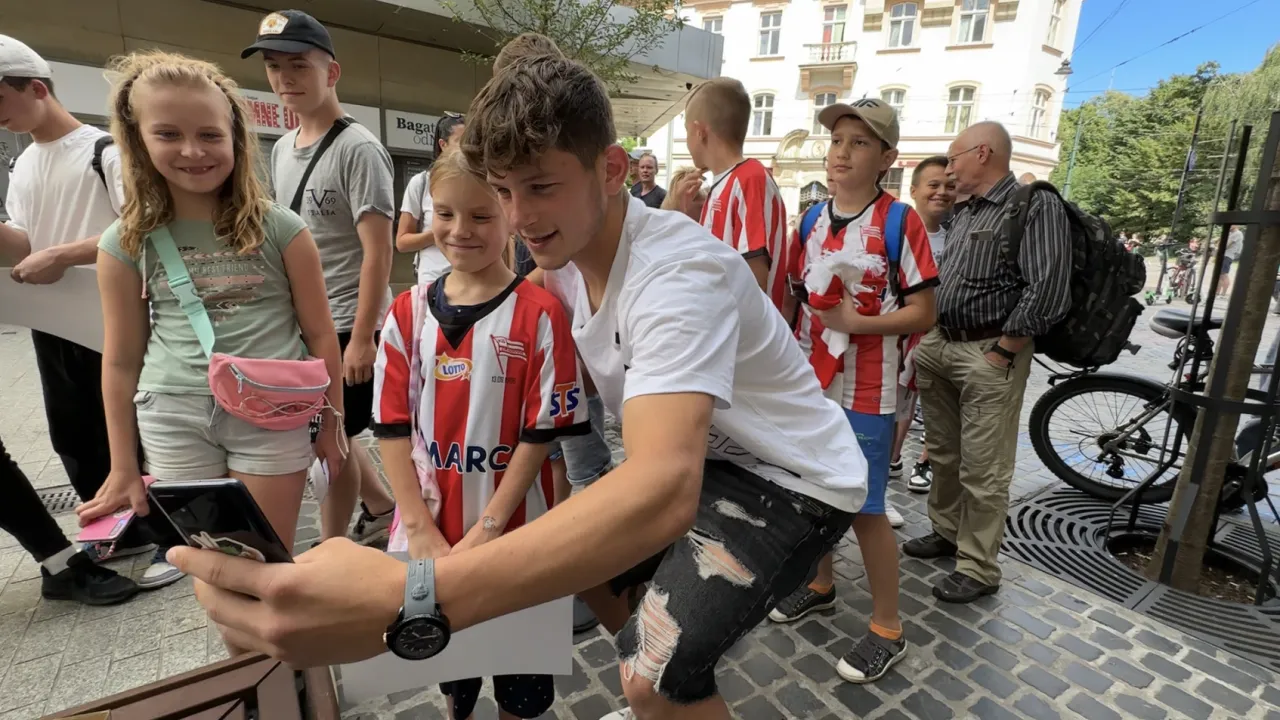 Kacper Śmiglewski zaprasza na mecz z Zagłębiem!