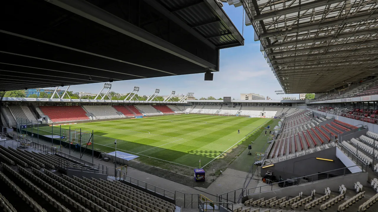 Zakończ wakacje na Pasach i pożegnaj z nami murawę!