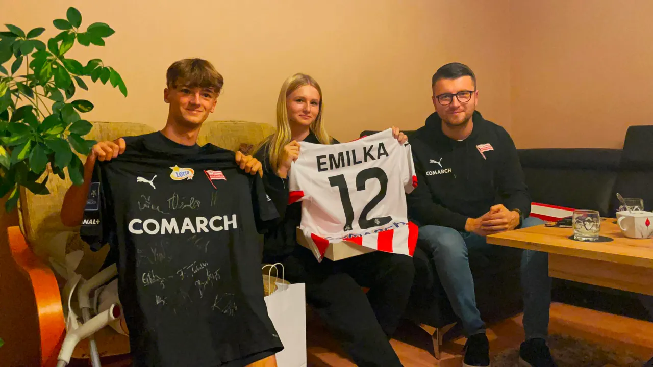 Cracovia z wizytą u kontuzjowanej cheerleaderki