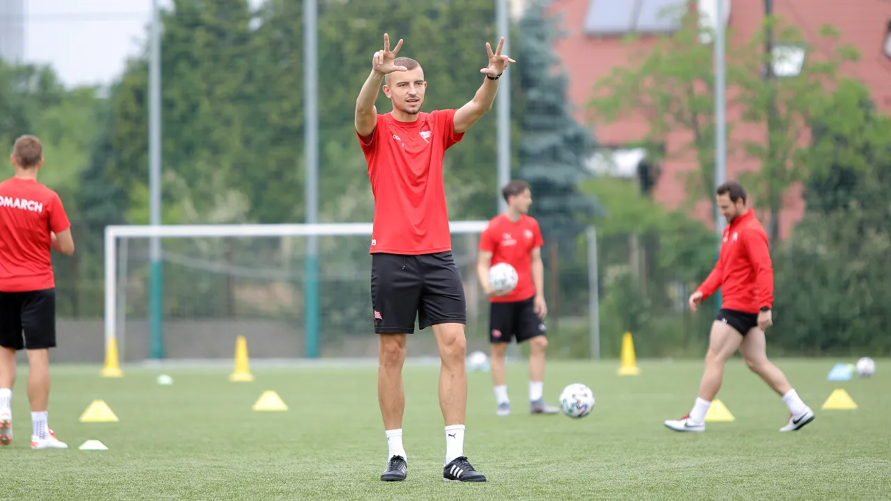 Trwają przygotowania do inauguracji rundy finałowej PKO BP Ekstraklasy [FOTO]