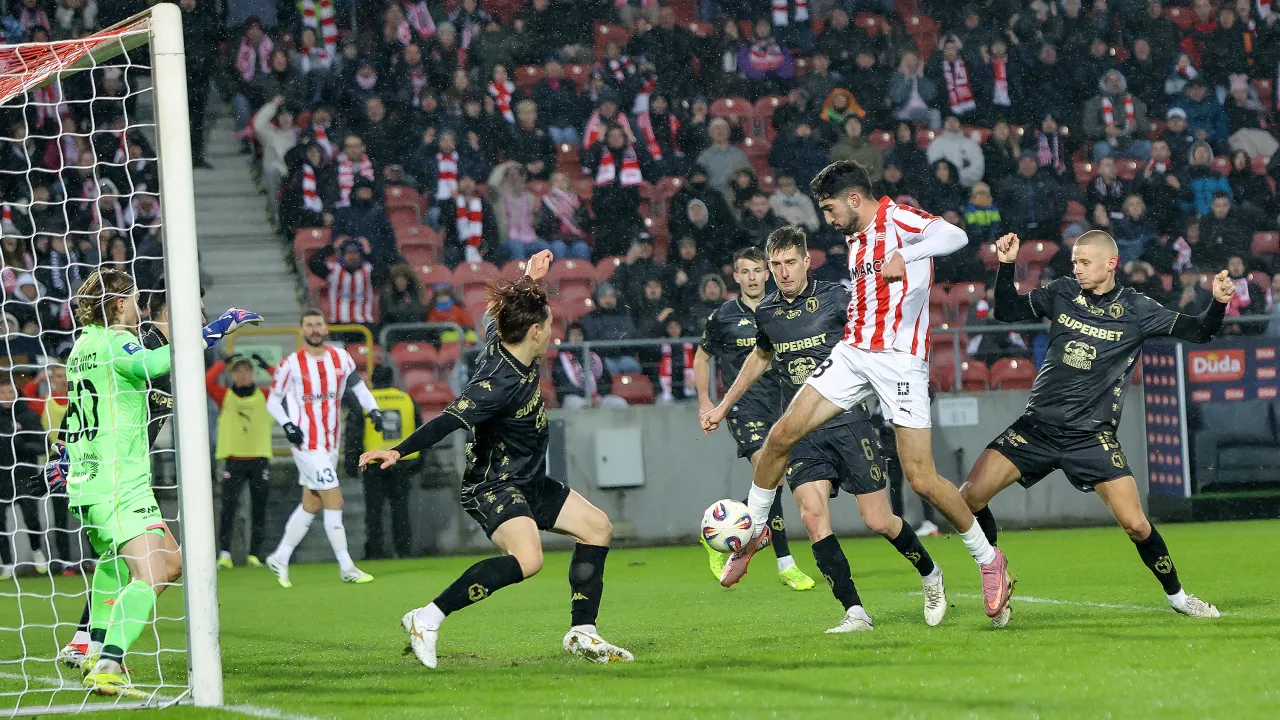 Remis z liderem przy Kałuży