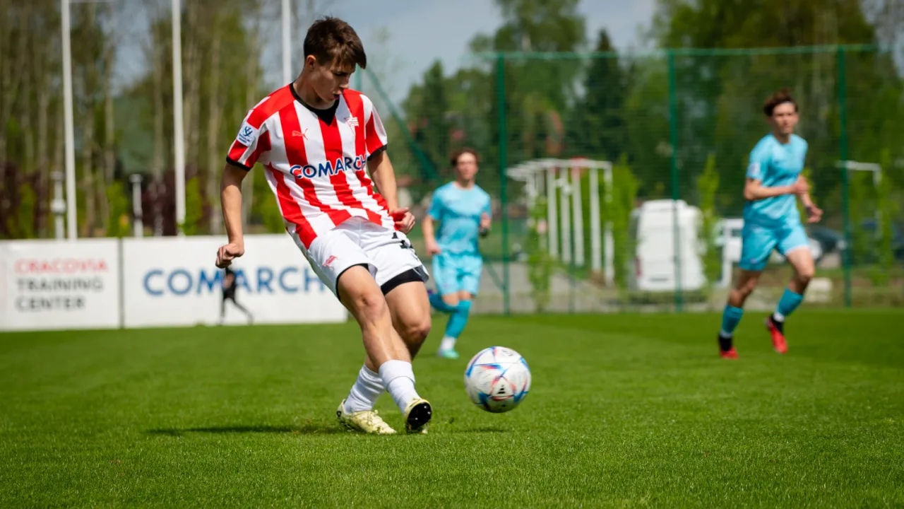 Wysoka wygrana w derbach, dobre wyniki w turniejach i ważny wyjazdowy punkt [PODSUMOWANIE MECZÓW AKADEMII 17-19 MAJA]