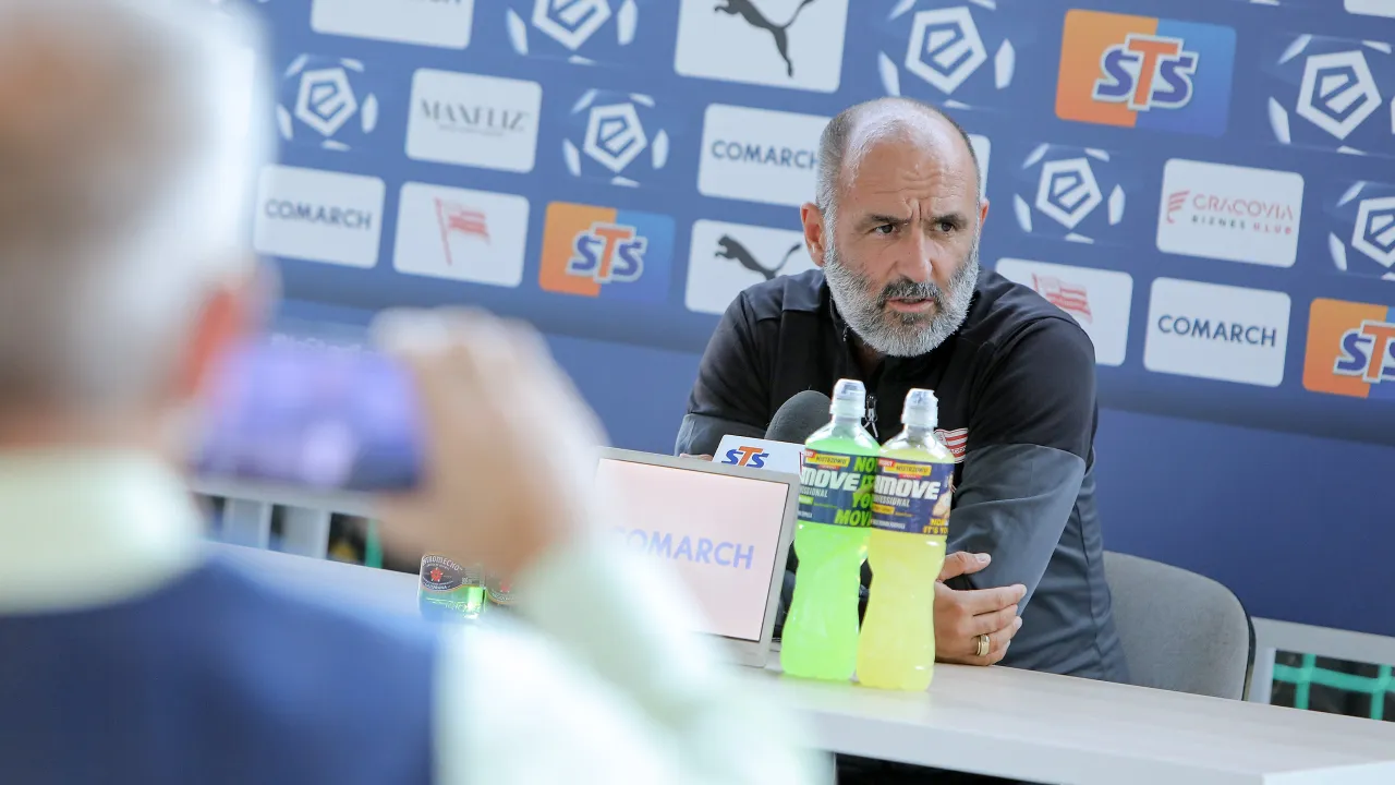 Pierwsza konferencja prasowa z udziałem dziennikarzy po przerwie [FOTO]