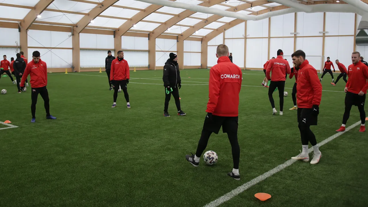 Pasy trenują przed środowym sparingiem [FOTO]