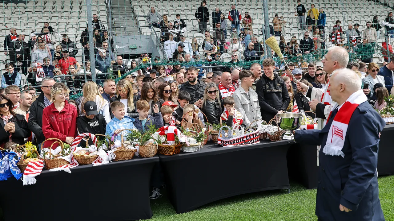 Uroczyste święcenie pokarmów na Stadionie Cracovii
