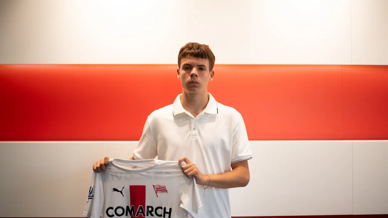 Igor Szwajdych z profesjonalnym kontraktem