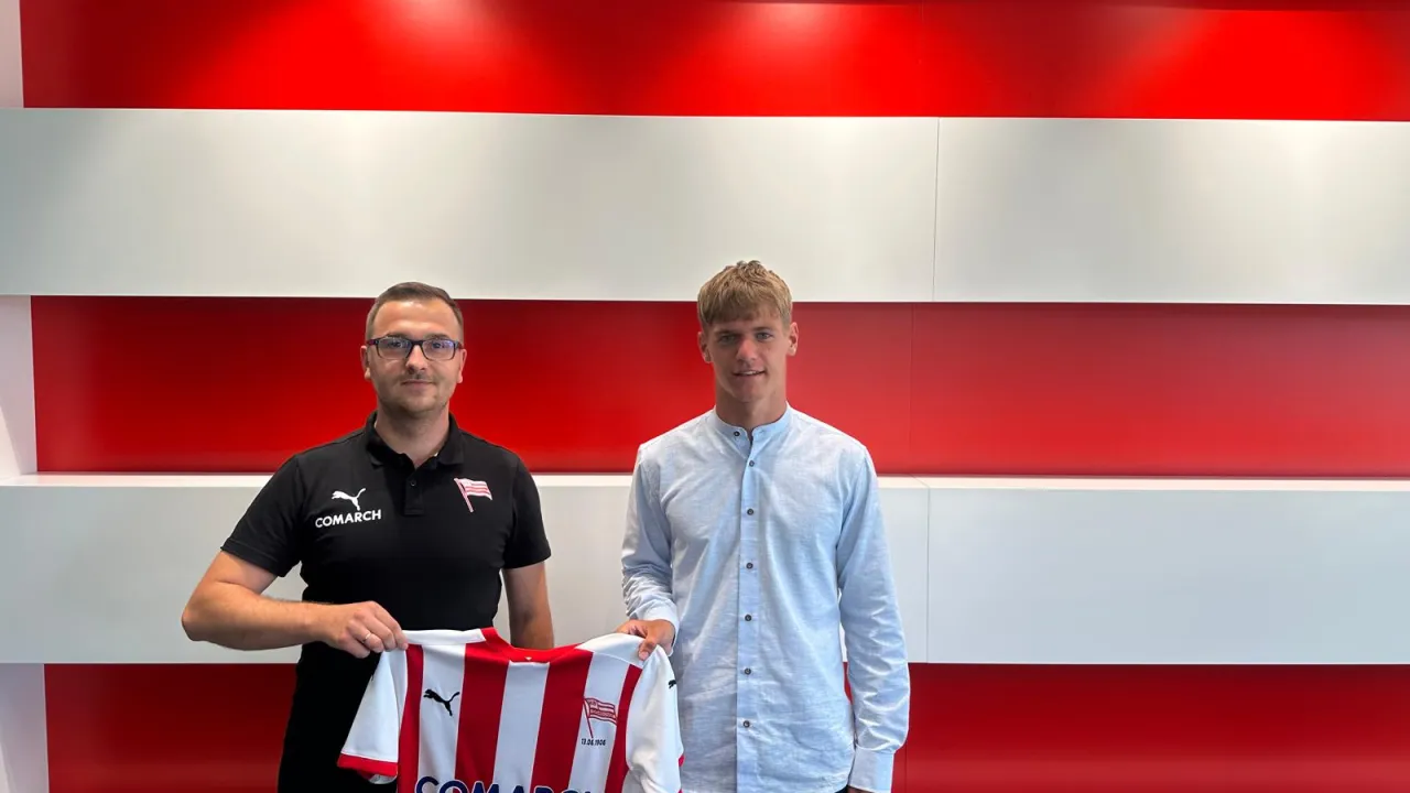 Kacper Cecuła dołącza do drużyny juniorów młodszych!