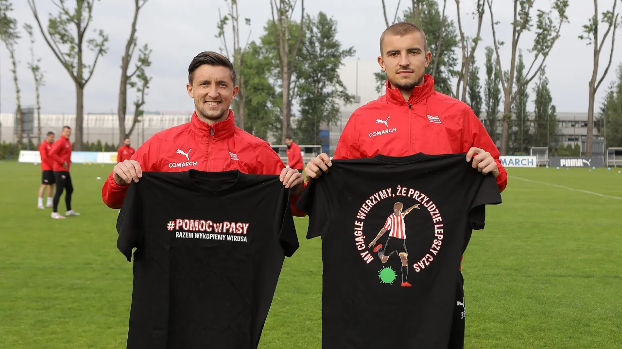 #PomocwPasy: Trwa licytacja koszulek-cegiełek!