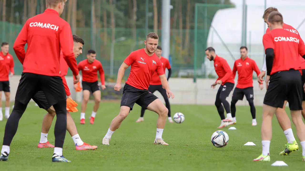 Trwają przygotowania Pasów do meczu w Lubinie [FOTO]