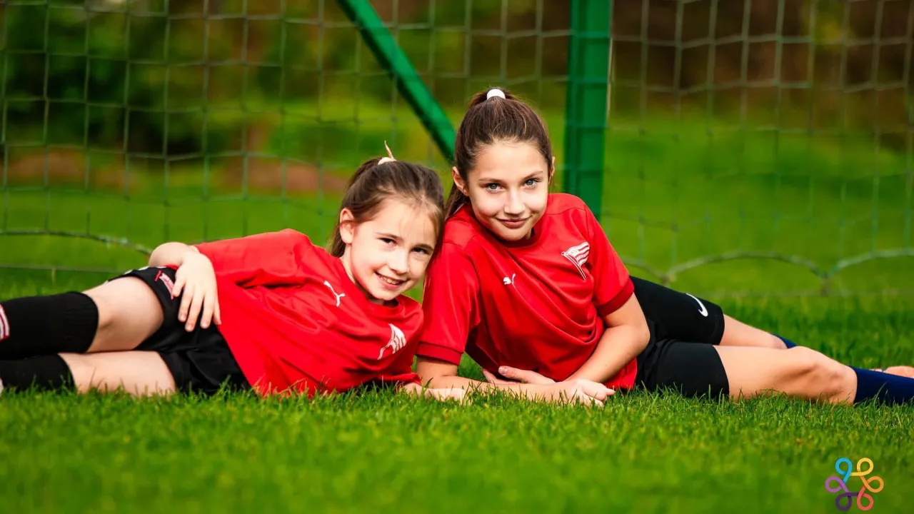 Cracovia Girls – nowy rozdział kobiecego futbolu w pasiastym wydaniu!