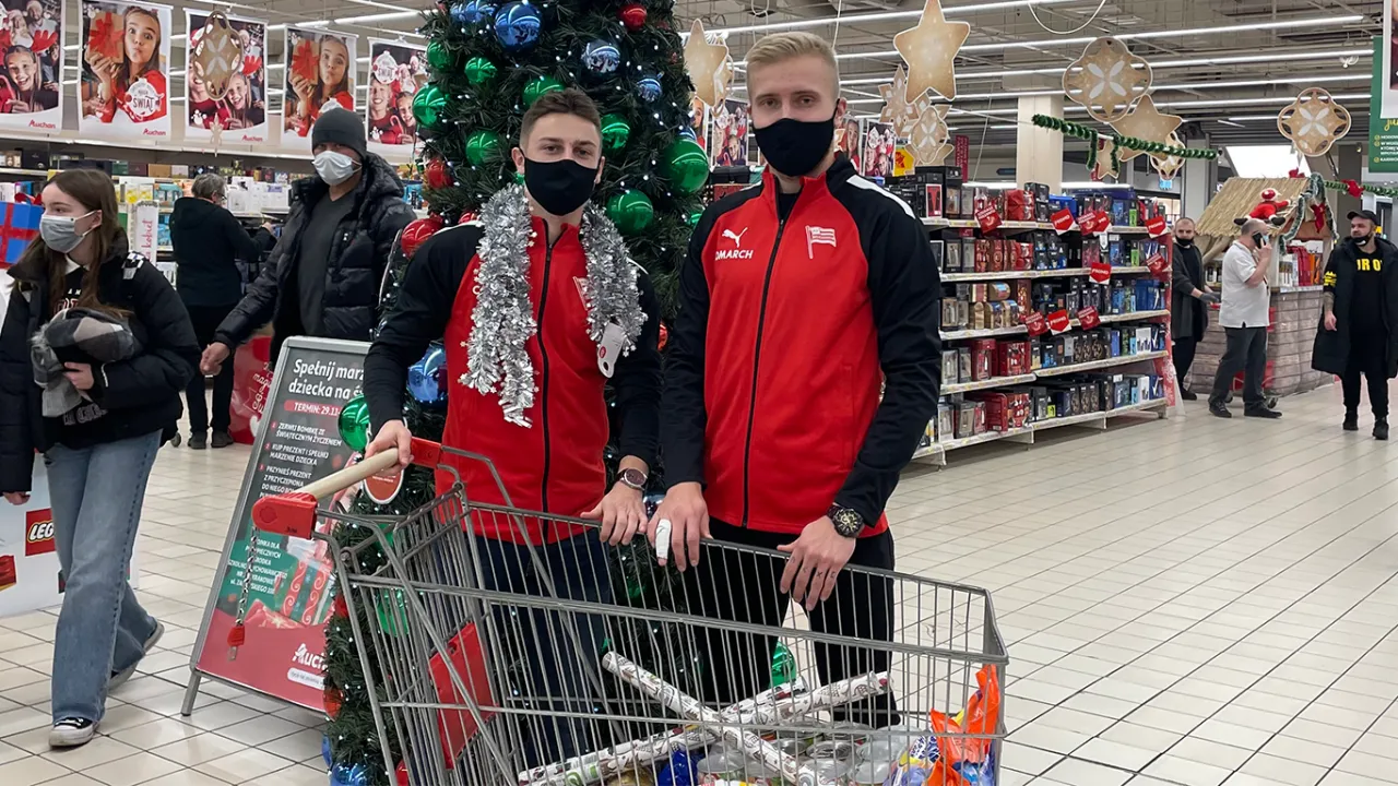 Piłkarze i hokeiści Pasów wsparli Szlachetną Paczkę!