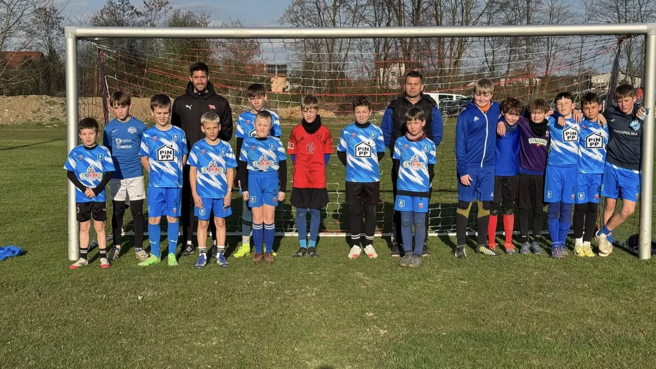 Kluby Partnerskie Cracovii: Odwiedziny w Niwie Nowa Wieś