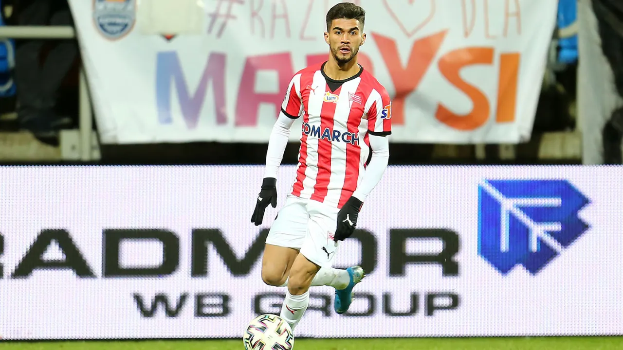 Piłkarze oraz hokeiści Pasów wspierają akcję charytatywną "Pączek od Marysi"