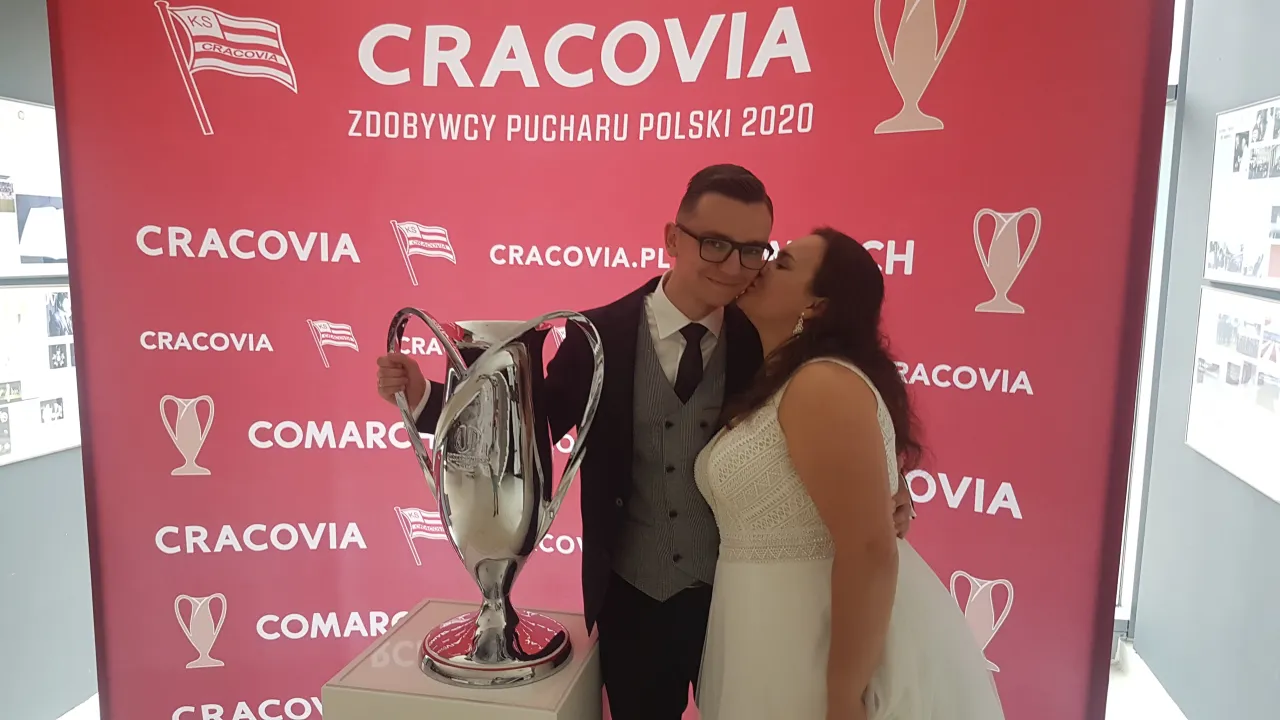 Trwają indywidualne sesje zdjęciowe naszych Karnetowiczów z Pucharem Polski! [FOTO]