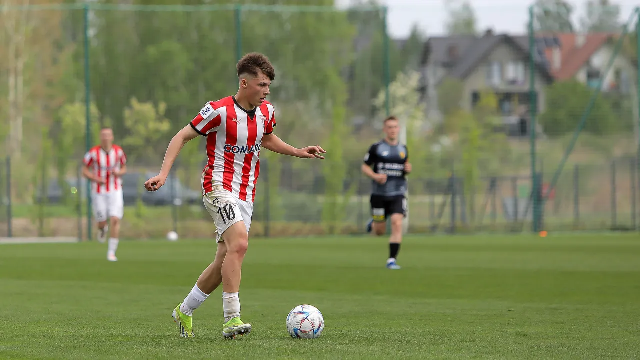 Szalona pogoń juniorów starszych, bardzo udany weekend młodzików i trampkarzy [PODSUMOWANIE MECZÓW AKADEMII]