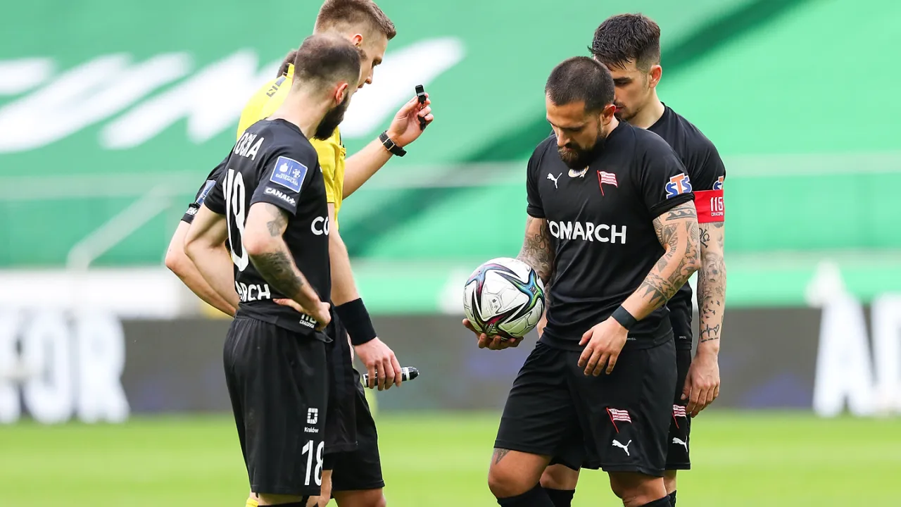 PKO BP Ekstraklasa: Damian Sylwestrzak poprowadzi mecz przyjaźni w Poznaniu