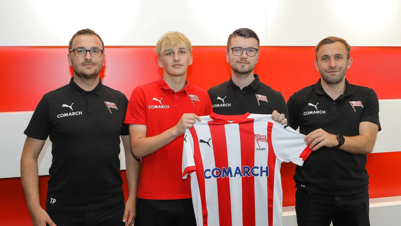 Mikołaj Wrona z profesjonalnym kontraktem!