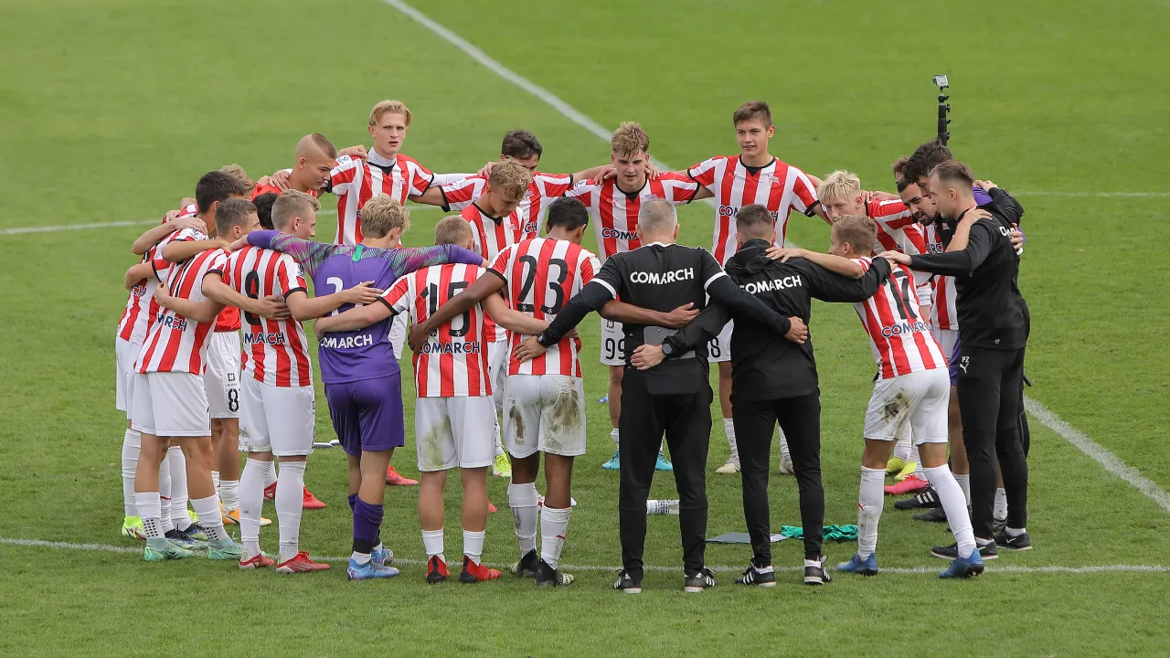Centralna Liga Juniorów U-18: Derby są nasze! Pasy nadal liderem