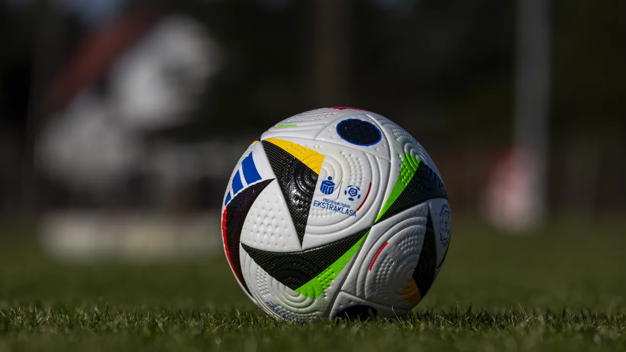 FUSSBALLLIEBE oficjalną piłką PKO Bank Polski Ekstraklasy na sezon 2024/25