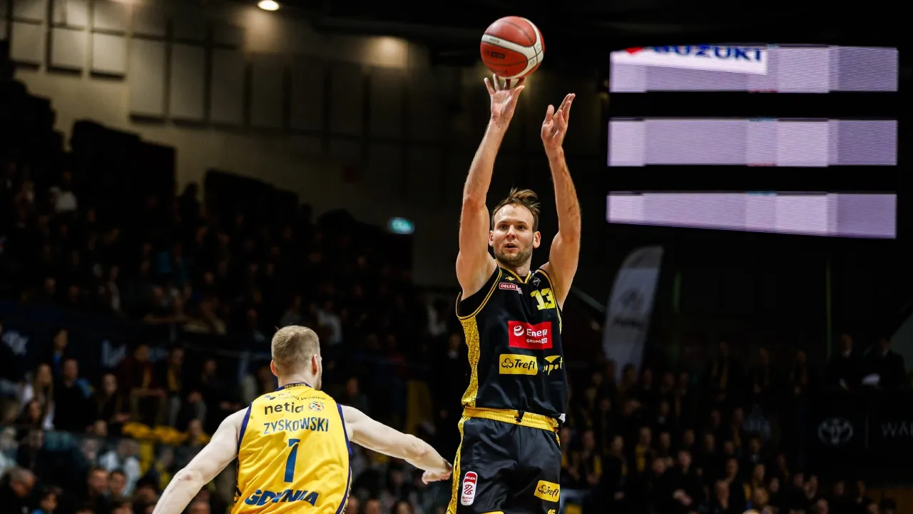 Rzut w ostatniej sekundzie rozstrzyga derby