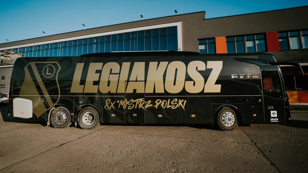 Nowy wygląd autokaru koszykarzy Legii