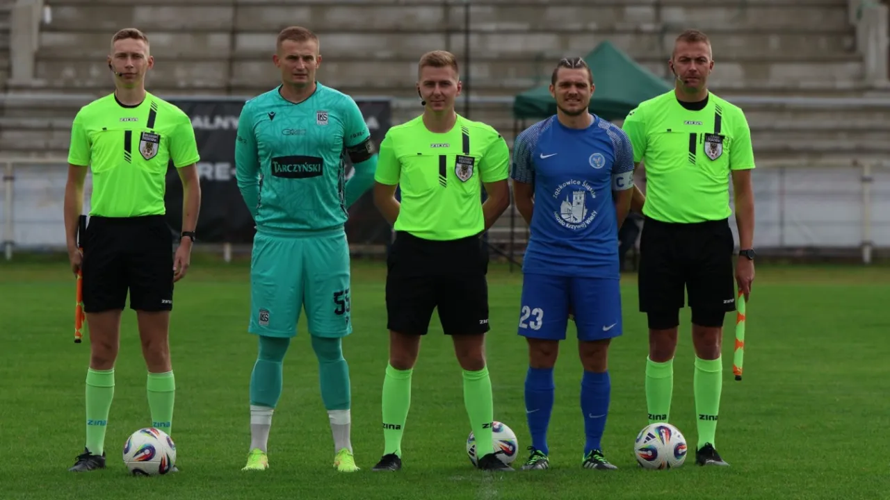 Bartosz Gajewnik z Lubania sędzią meczu z AKS!