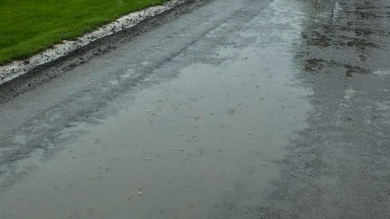 Finał SEC przełożony na poniedziałek
