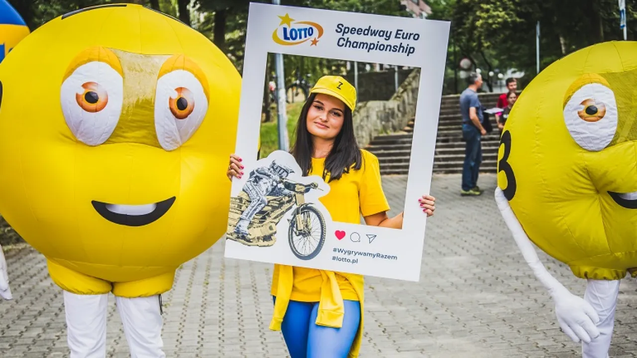 W Łodzi kule i gadżety od LOTTO