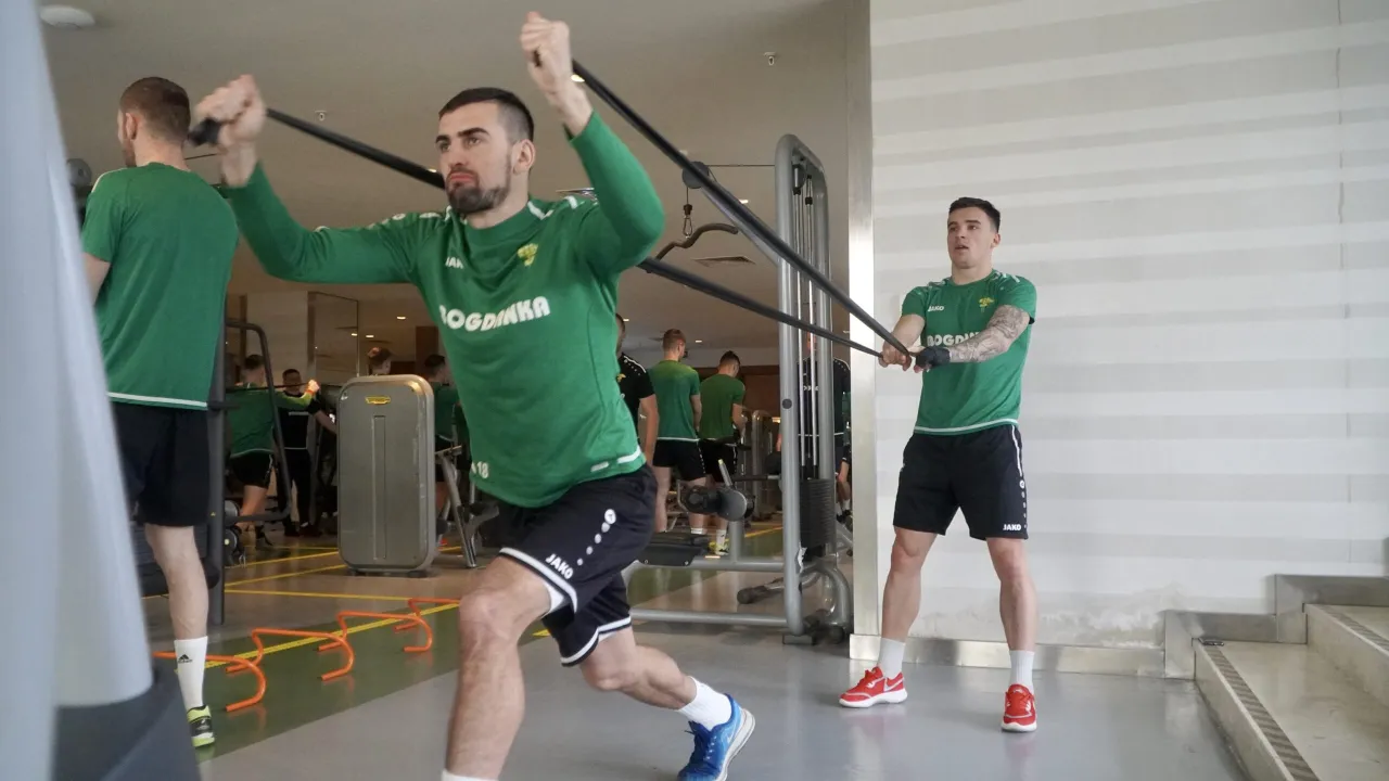 [ZDJĘCIA] Poranny trening na siłowni