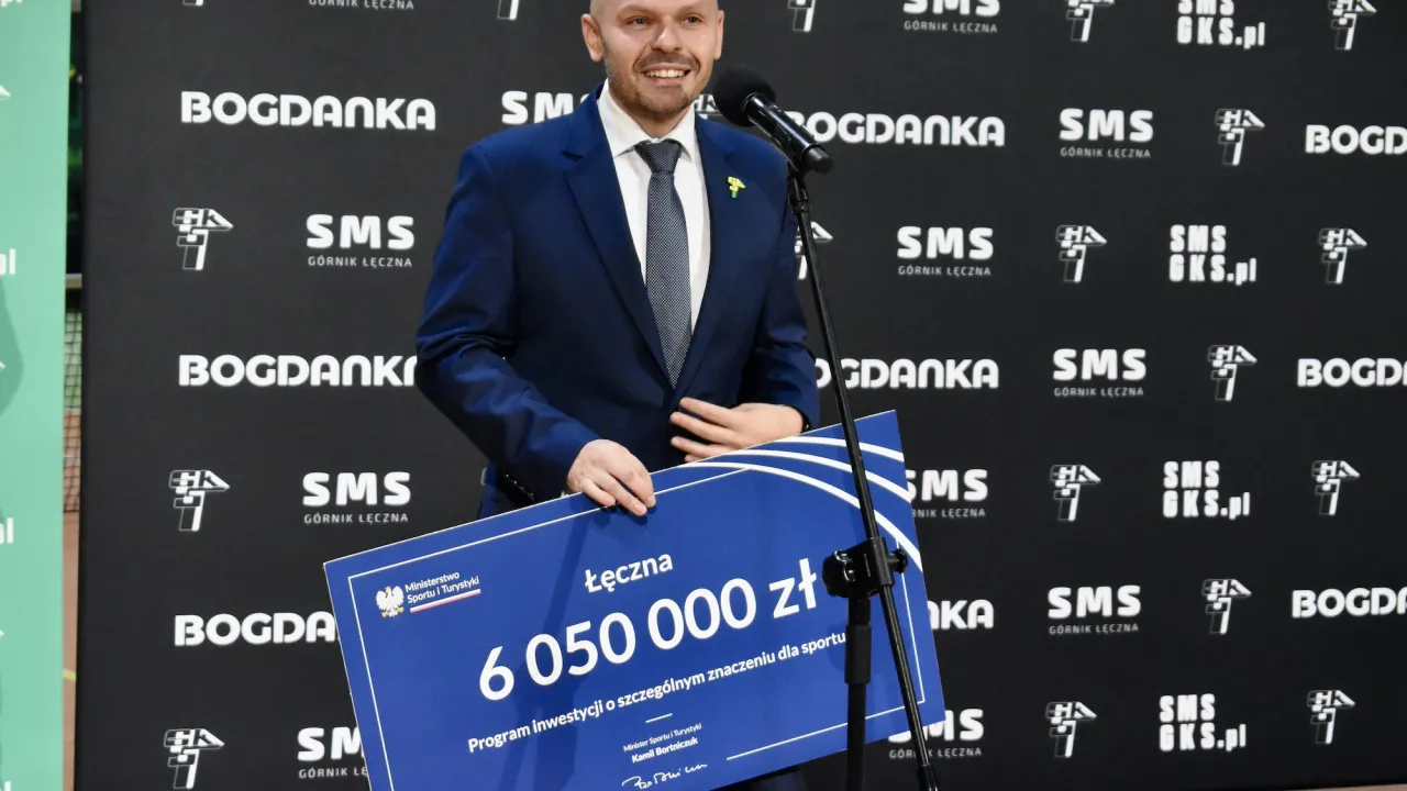Zapis wideo konferencji prasowej dot. dofinansowania na przebudowę boiska dla uczniów SMS Górnik Łęczna
