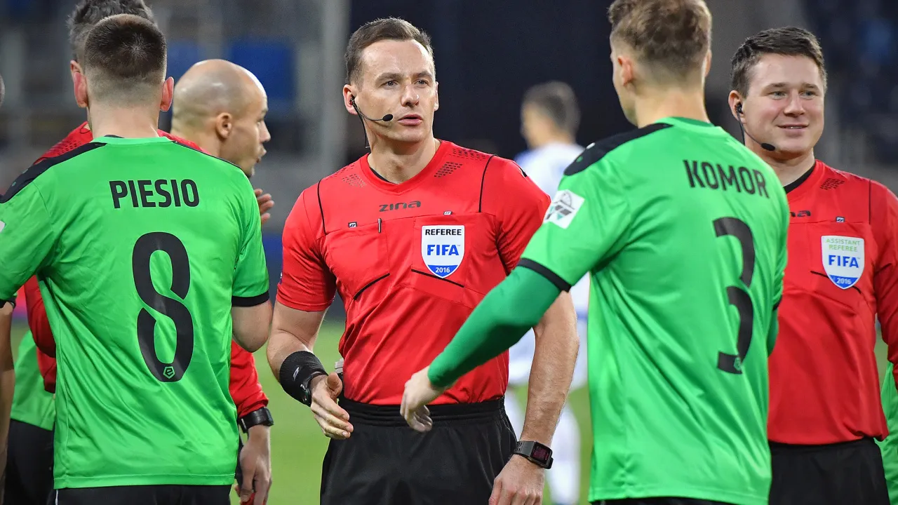 Paweł Raczkowski poprowadzi mecz z Cracovią