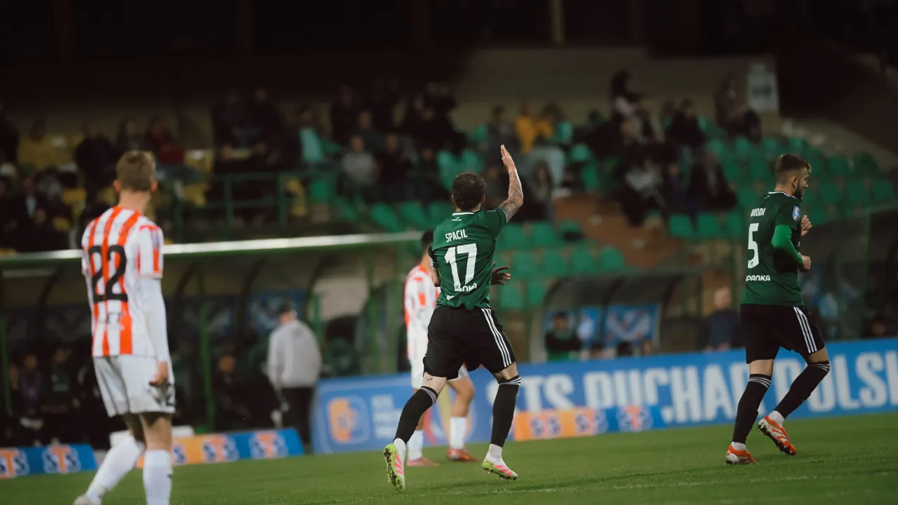 Mecz pucharowy na zdjęciach [GALERIA]