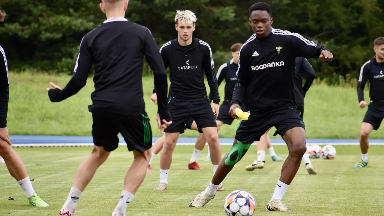 Poranny trening na stadionie w Nowinach [GALERIA]