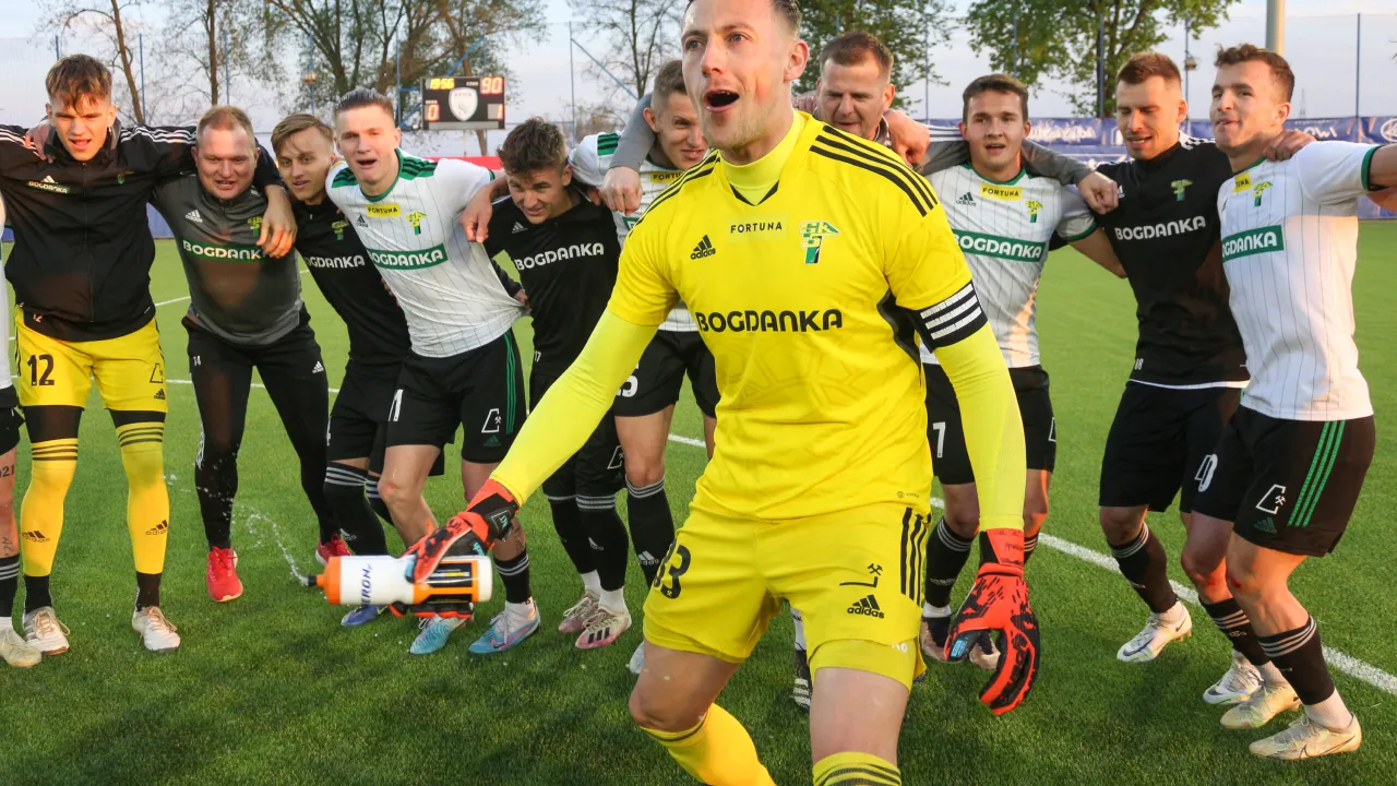 [GALERIA] 3 punkty rzutem na taśmę