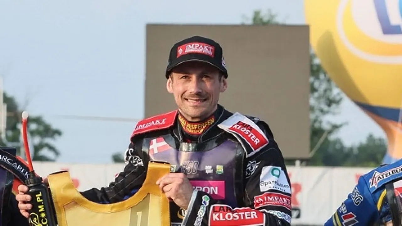 Madsen begins the march to defend the title