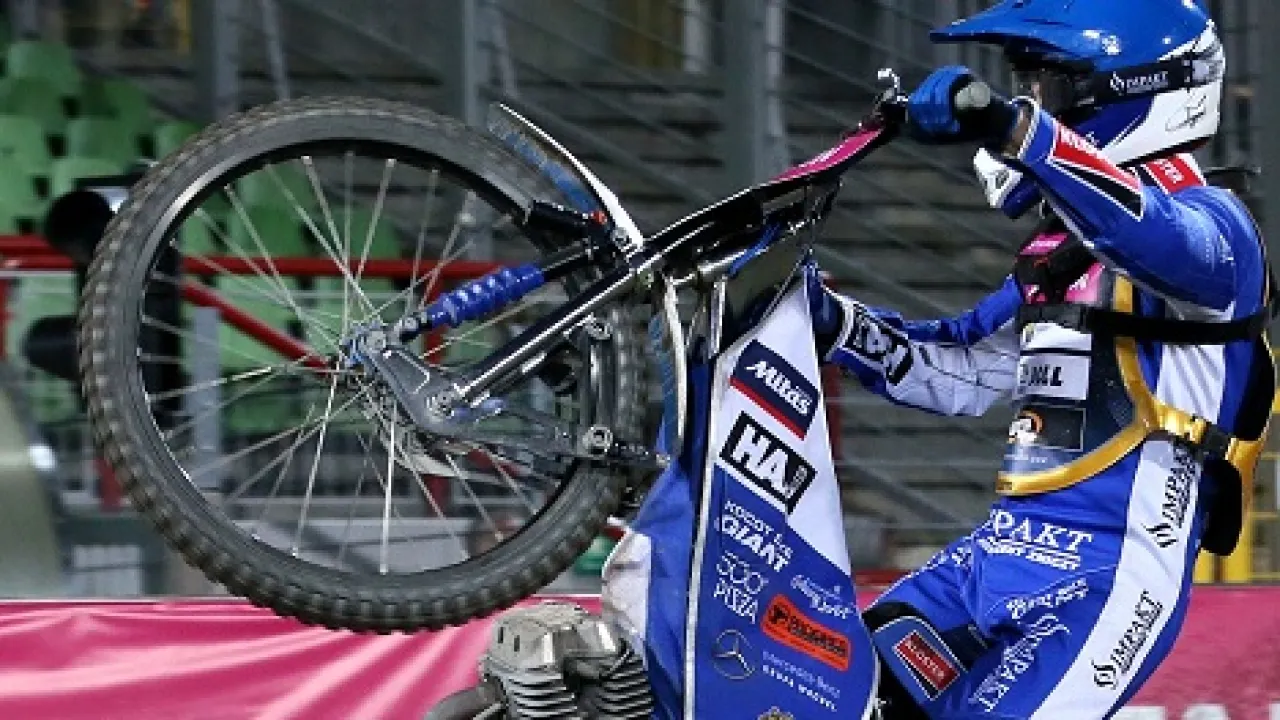 Leon Madsen's Hattrick!